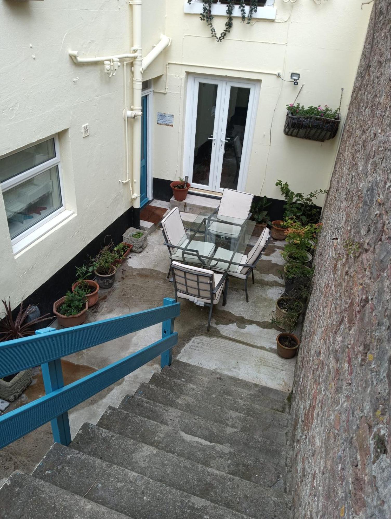 Moriarty'S Mess Apartment Plymouth Exterior photo